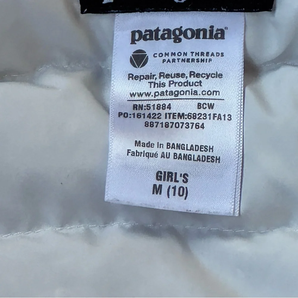 Patagonia White Puffer Jacket with Quilted Design, Pockets and Collar